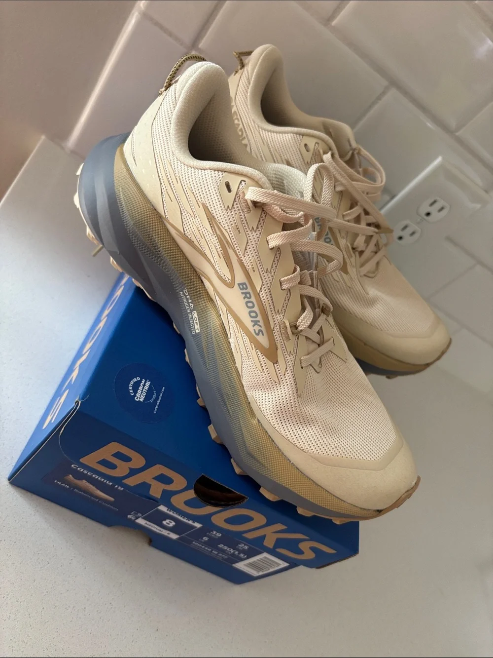Brooks Cascadia 19 Women's Trail Sneakers in Cream and Gray